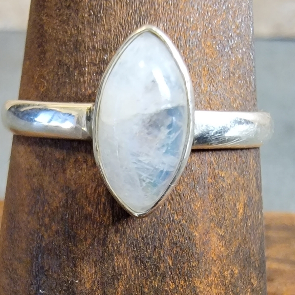Vintage Jewelry - Native Rainbow Moonstone Gemstone Dainty Ring 9 Sterling Silver 925 Boho Hippie